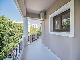 Inviting Villa in Anavissos With Communal Pool