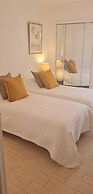 2 Bedrooms behind to the hotel Martinez