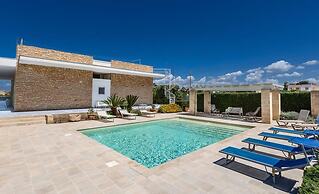 1014 Villa Miramare in Torre Suda