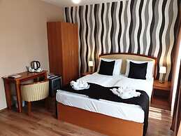 Six Inn Hotel