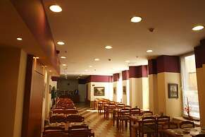 Six Inn Hotel