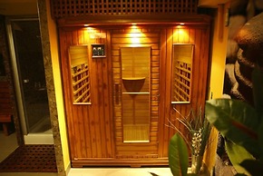 Six Inn Hotel