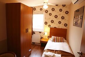 Six Inn Hotel