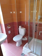 Six Inn Hotel