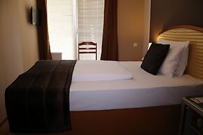 Six Inn Hotel