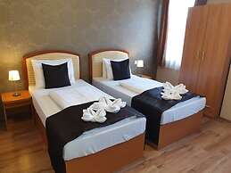 Six Inn Hotel
