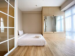 Cozy And Simple Big Studio Vasanta Innopark Apartment
