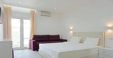 Angelina Hotel