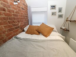 1 Dinas Cottages