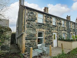 1 Dinas Cottages