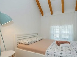 Adorable Holiday Home With Swimming Pool