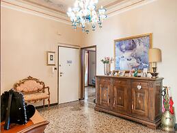 Elegant City-centre Flat