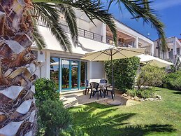 Airconditioned Studio Apartment With Seaview