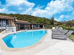 Luxe Cote Stay- Elegant Villa