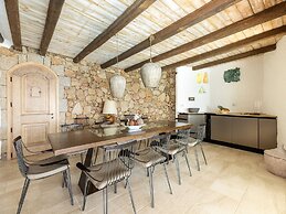 Luxe Cote Stay- Elegant Villa