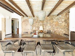 Luxe Cote Stay- Elegant Villa
