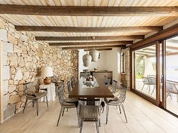 Luxe Cote Stay- Elegant Villa