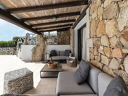 Luxe Cote Stay- Elegant Villa