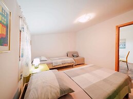 Charming 2-bed Apartment