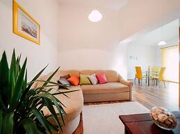 Charming 2-bed Apartment