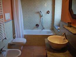 Orte Villa for 8 With Parking