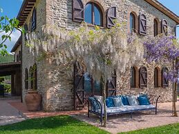 Villa in Umbria With Private Pool and Valley Views