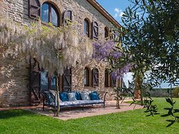 Villa in Umbria With Private Pool and Valley Views