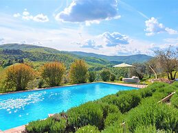 Villa in Umbria With Private Pool and Valley Views