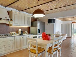 Belvilla by OYO Villa Intera 12 Pax