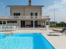 Belvilla by OYO Villa Intera 12 Pax