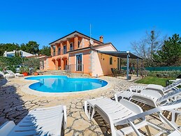 Spacious Holiday Home in Visnjan With Private Pool