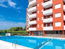 Belvilla by OYO Inviting Apartment With Pool