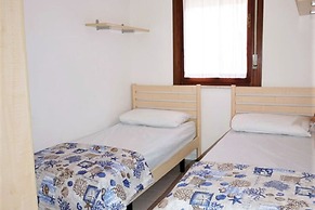 Belvilla by OYO Inviting Apartment With Pool