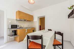 Apartment With Terrace and Pet-friendly