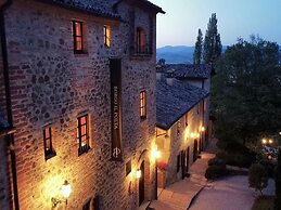 Tower House in Umbria With Pool and Garden