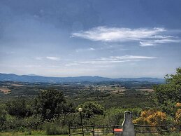 Farmhouse in Paciano With Pool & Scenic Views