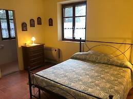 Farmhouse in Paciano With Pool & Scenic Views