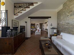 Classic Villa for Family With Pets