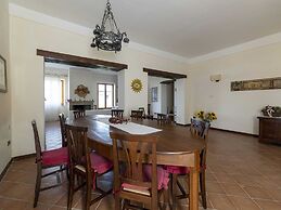 Classic Villa for Family With Pets