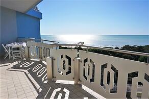 2-bedroom Apartment Near Beach