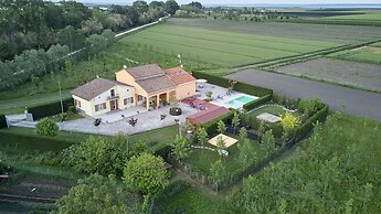 Venetian Villa With Pool and Sauna