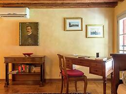 Villa in Venice With Private Pool & Park