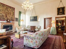 Villa in Venice With Private Pool & Park