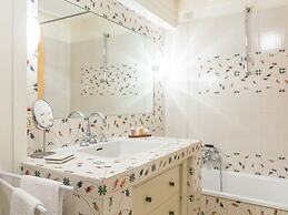 Villa in Venice With Private Pool & Park