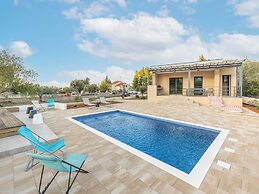 Holiday Home in Bilice With Pool