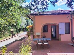 Villa in Tuscany With Pool and Hot Tub