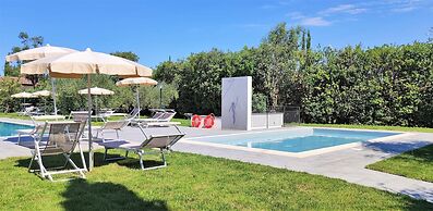Tuscan Retreat With Pool