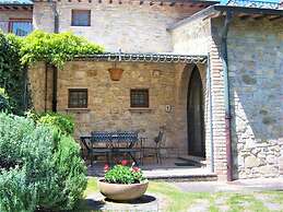 Tuscan Retreat With Pool