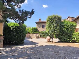 Tranquil Tuscan Stay With Pool