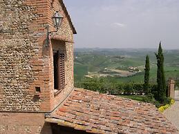 Countryside Home With Private Terrace